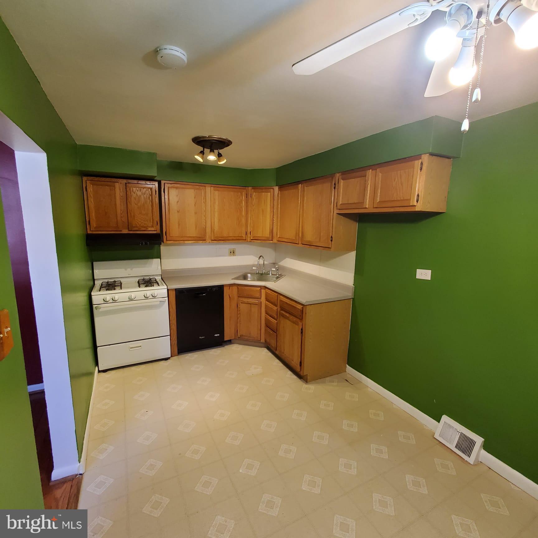 1329 Powell Road Brookhaven, PA 19015 - Photo 13 of 29
