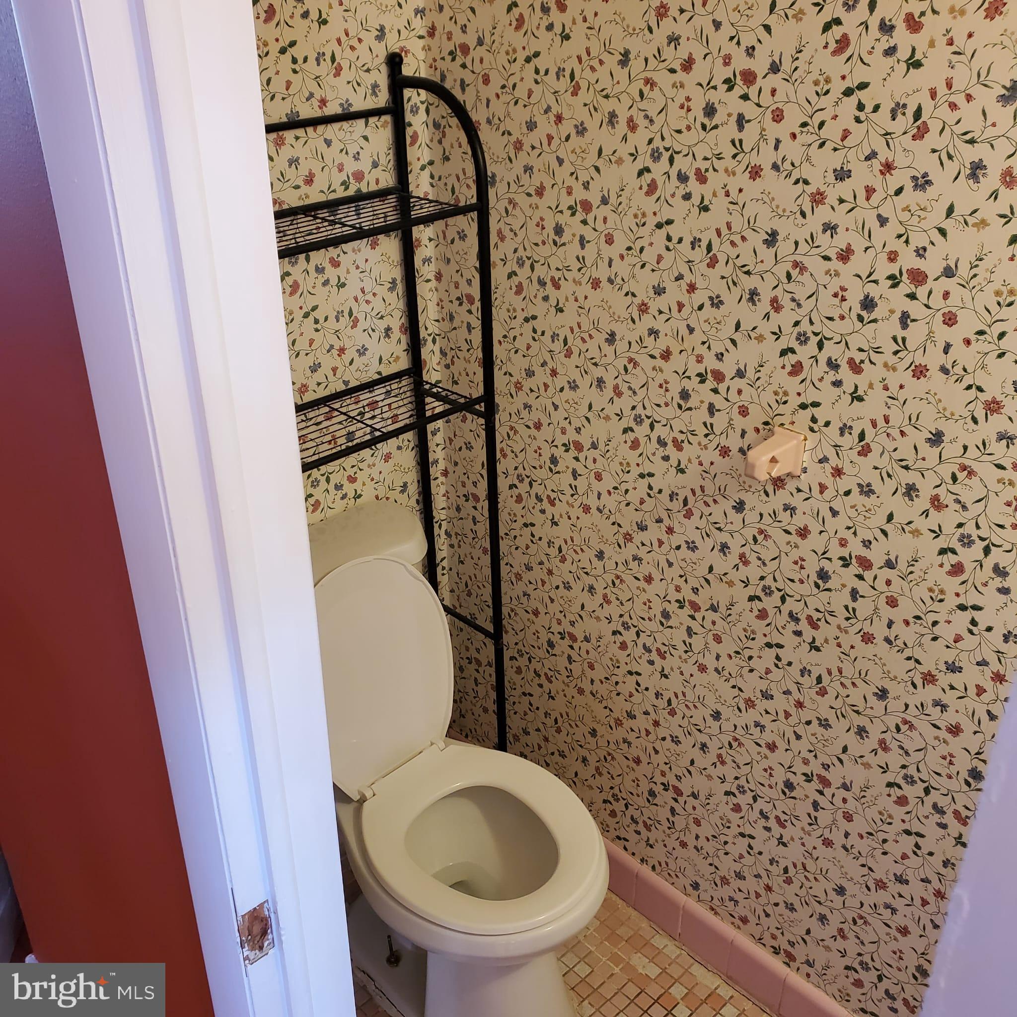 1329 Powell Road Brookhaven, PA 19015 - Photo 10 of 29