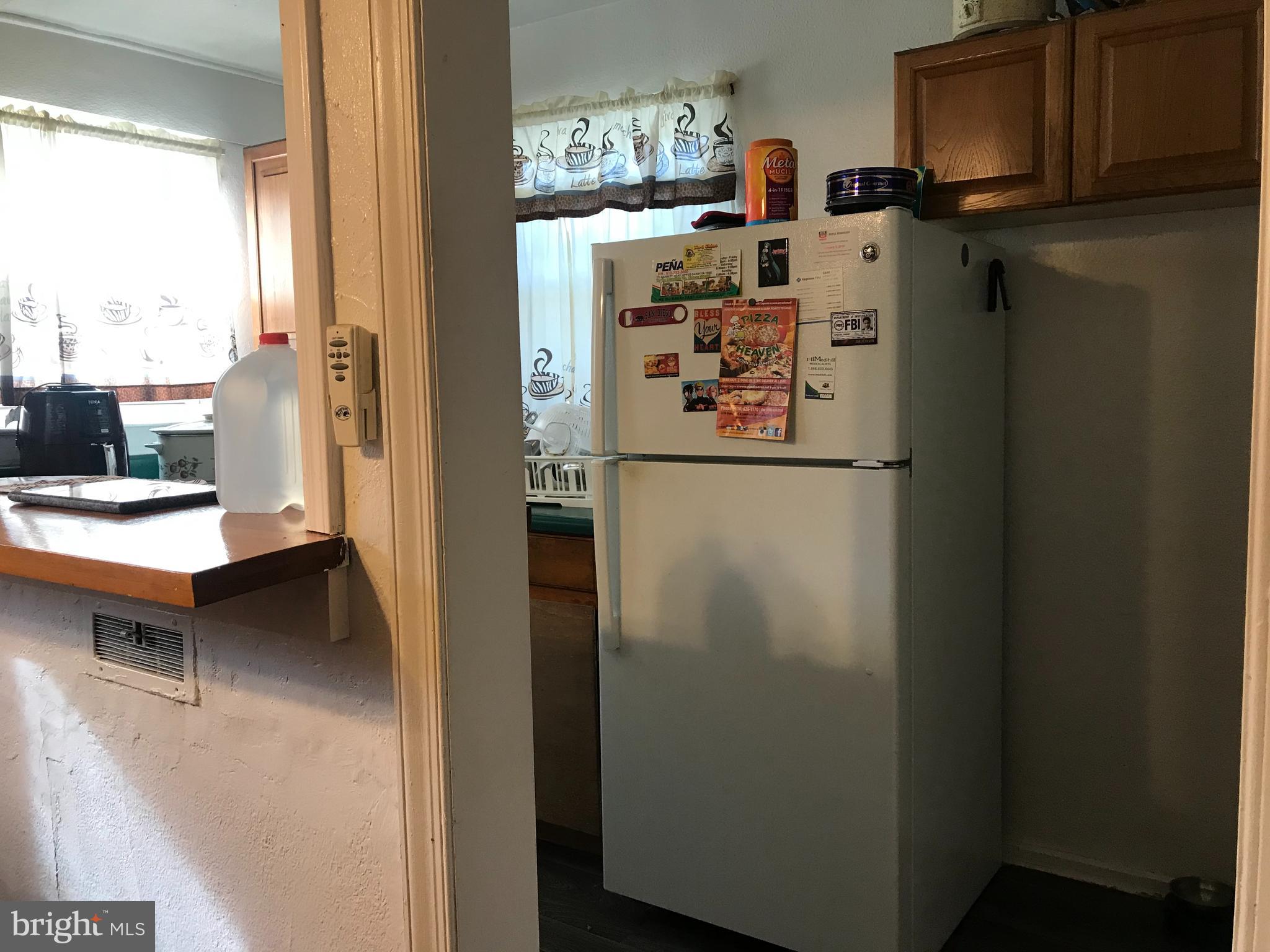 272 Springton Road Upper Darby, PA 19082 - Photo 4 of 10