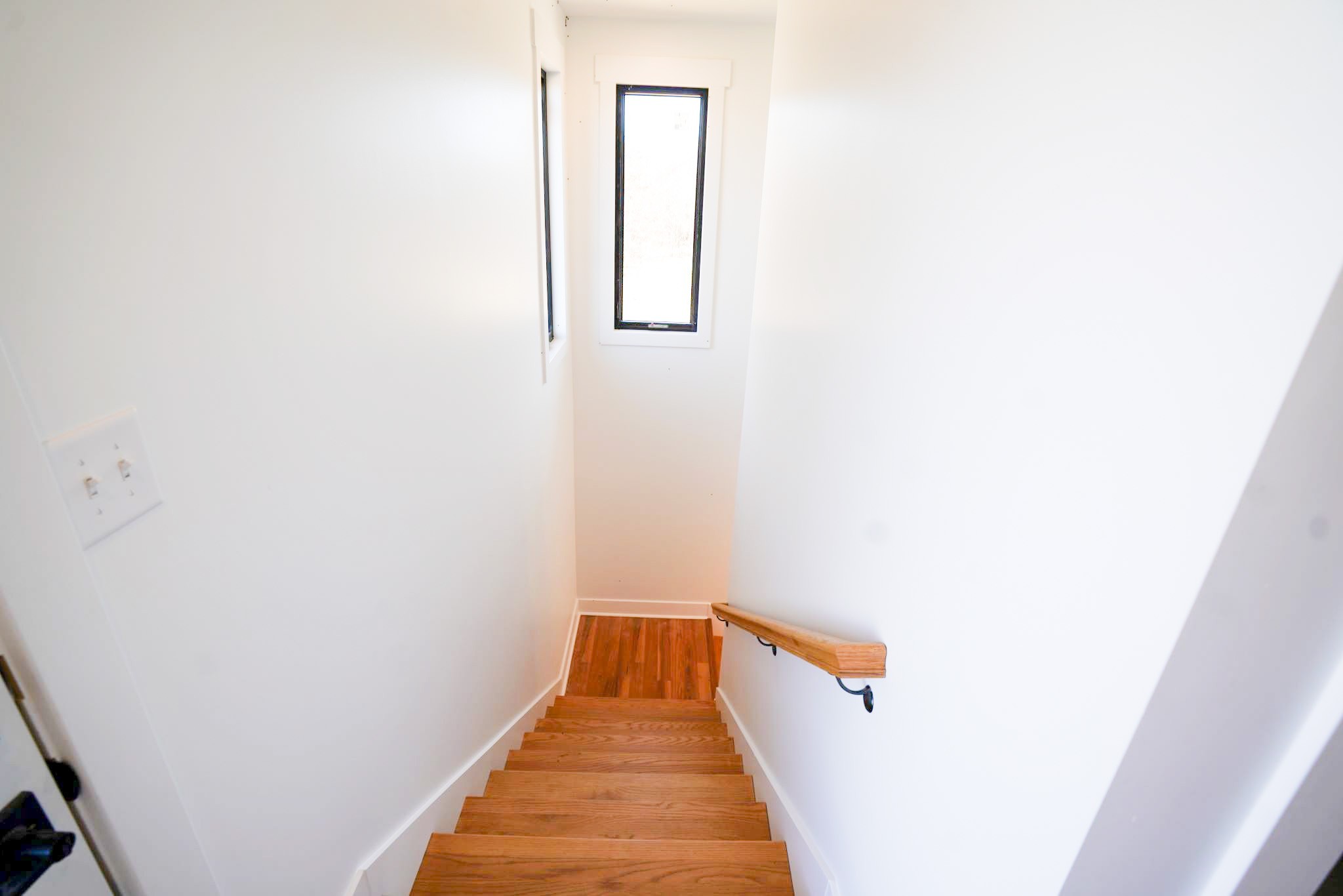 943 Overlook Trail Stewart, TN 37175 - Photo 18 of 35 a hallway with stairs