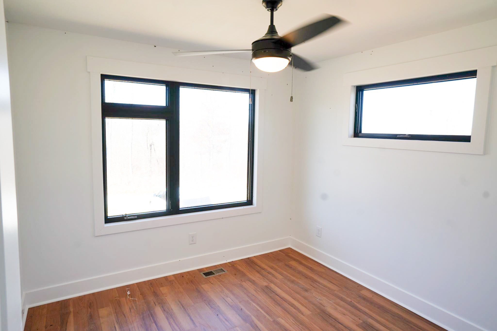943 Overlook Trail Stewart, TN 37175 - Photo 21 of 35 an empty room with a window