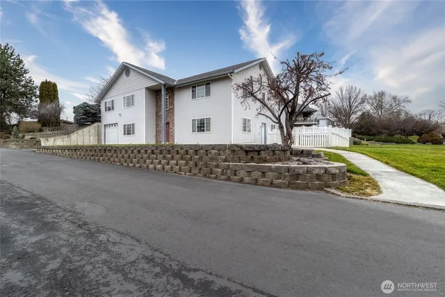 $795,000 | 1525 Southeast Valley View Terrace, College Place, WA 99324