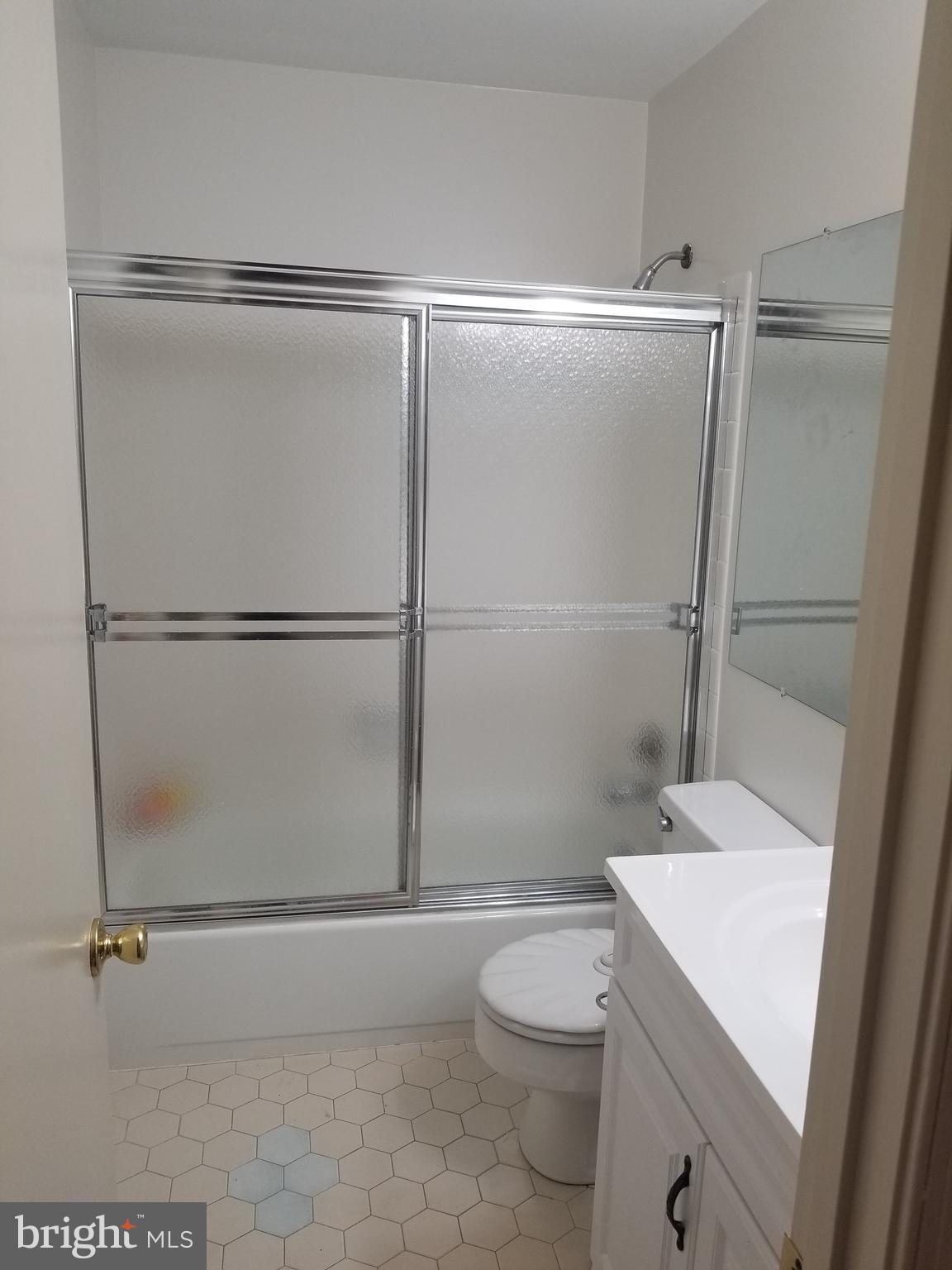 2229 Double Eagle Court Reston, VA 20191 - Photo 15 of 30 Hallway Full Bath