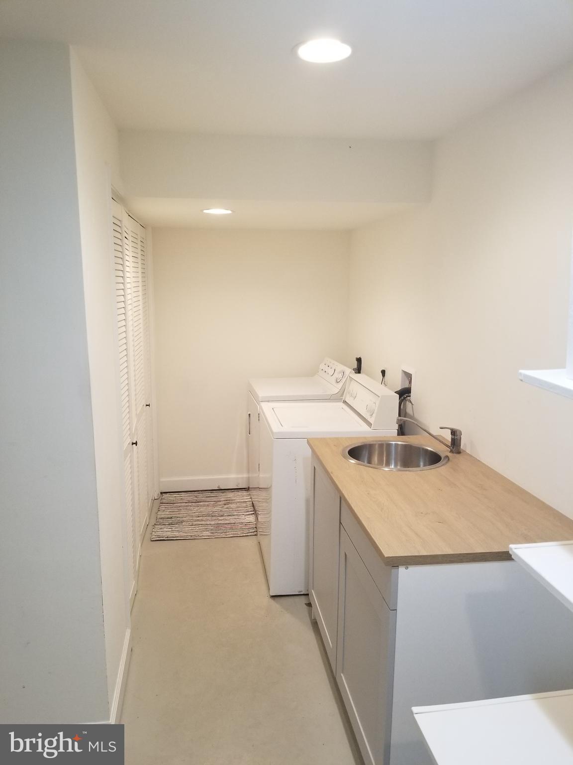 2229 Double Eagle Court Reston, VA 20191 - Photo 24 of 30 Laundry room and sink