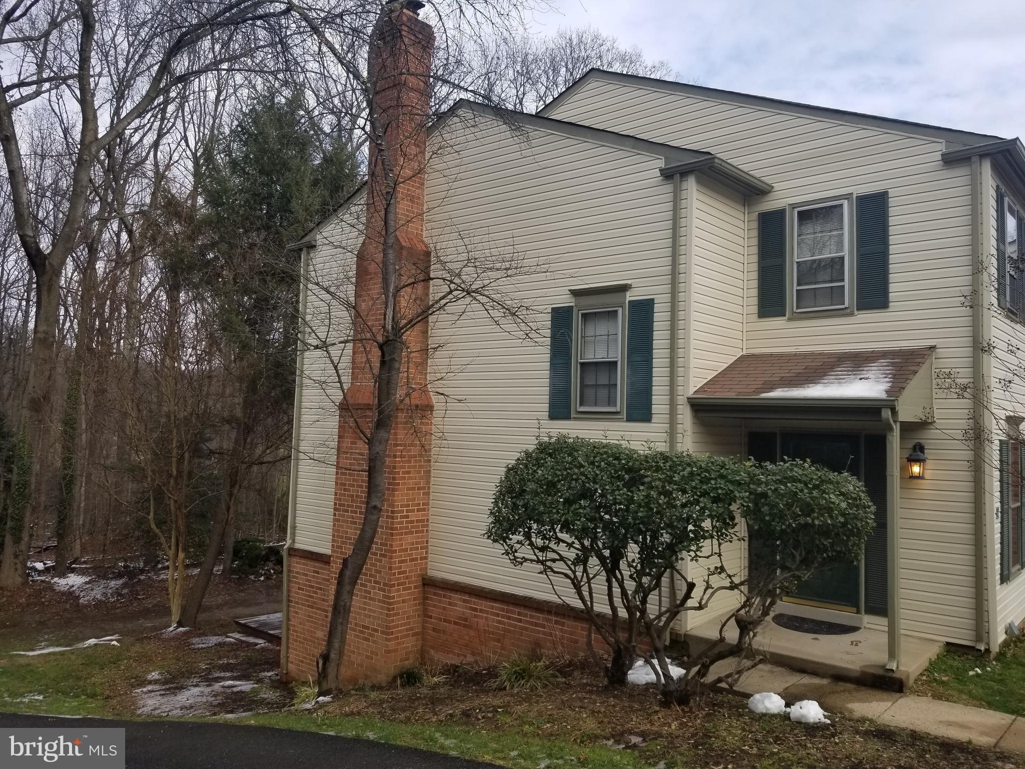 2229 Double Eagle Court Reston, VA 20191 - Photo 25 of 30 Side view of exterior