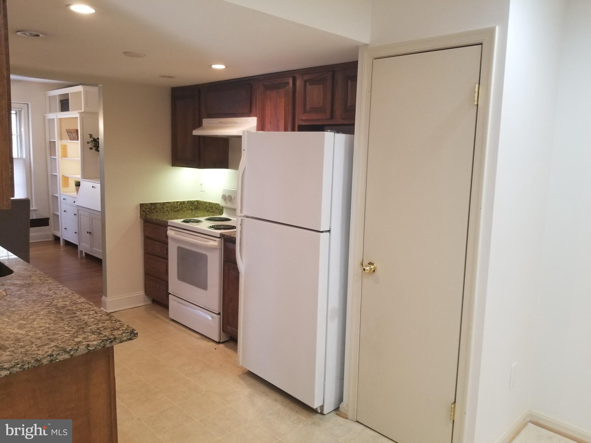 2229 Double Eagle Court Reston, VA 20191 - Photo 3 of 30 Kitchen