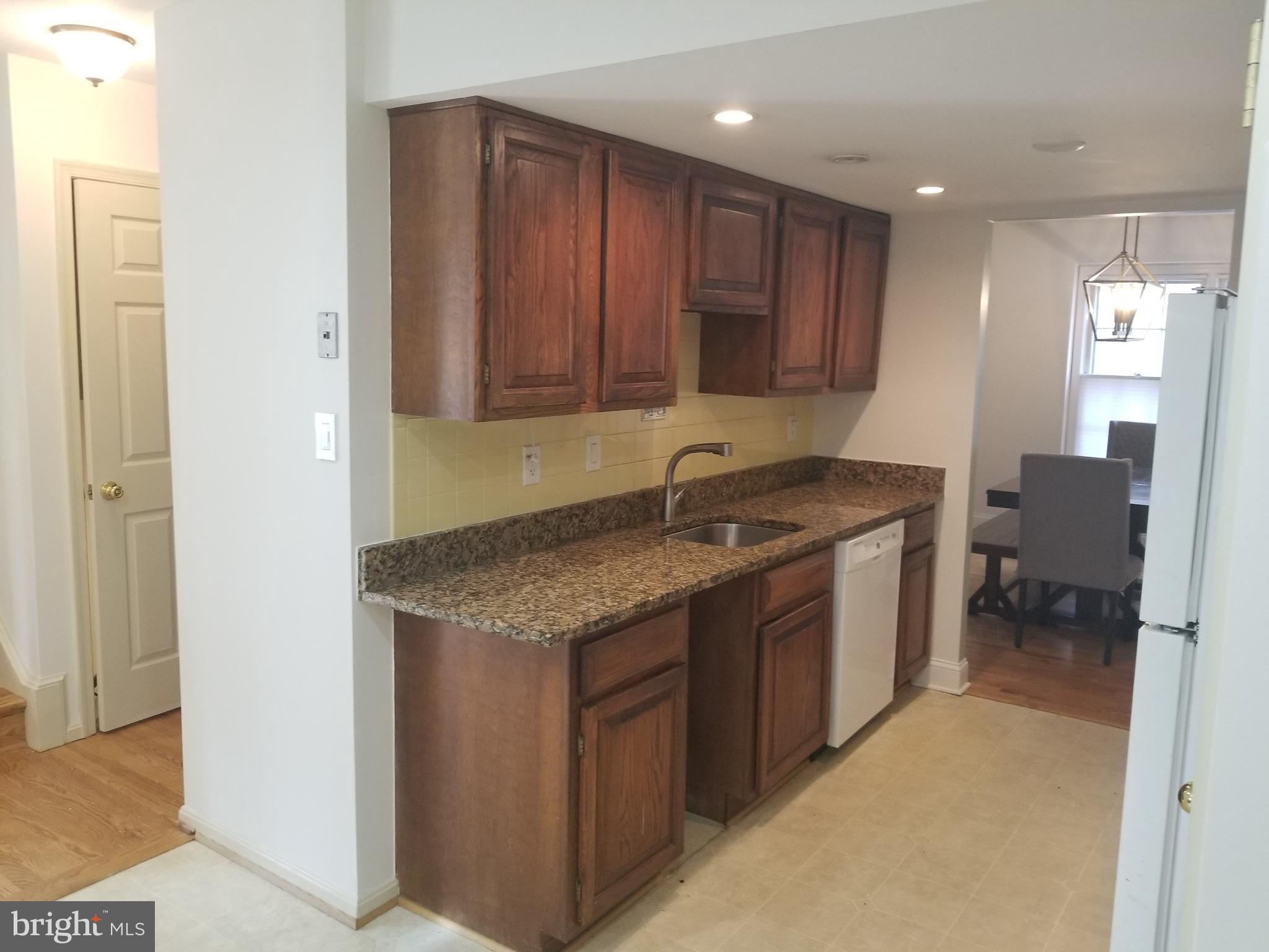 2229 Double Eagle Court Reston, VA 20191 - Photo 4 of 30 Kitchen