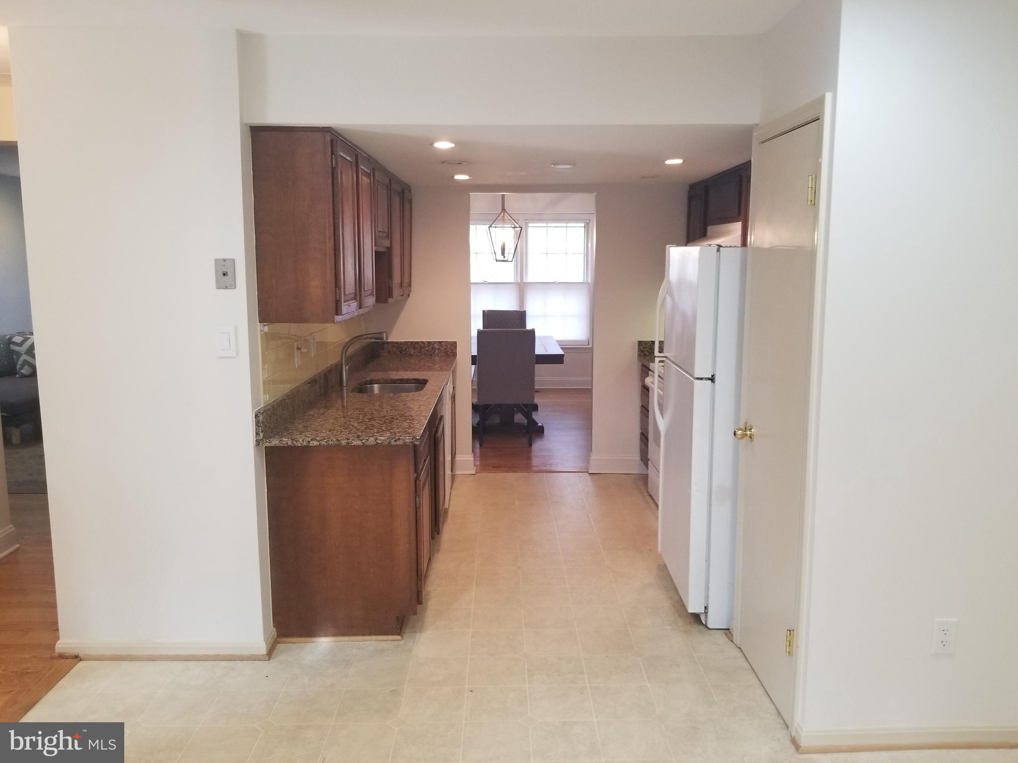 2229 Double Eagle Court Reston, VA 20191 - Photo 5 of 30 Kitchen