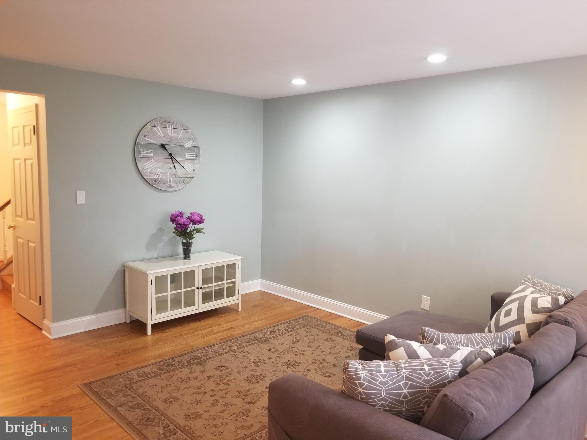 2229 Double Eagle Court Reston, VA 20191 - Photo 8 of 30 Living Room