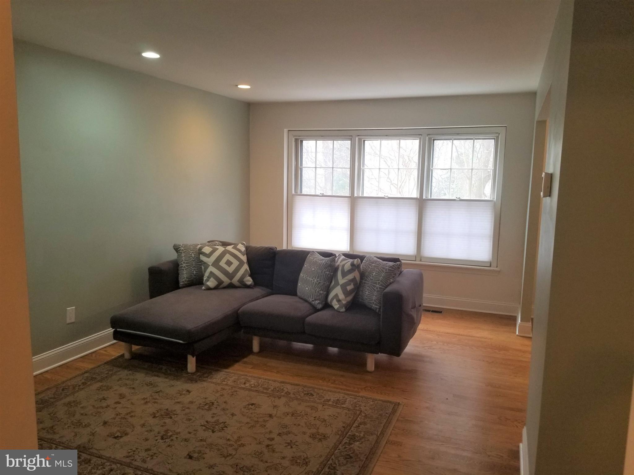 2229 Double Eagle Court Reston, VA 20191 - Photo 9 of 30 Living Room