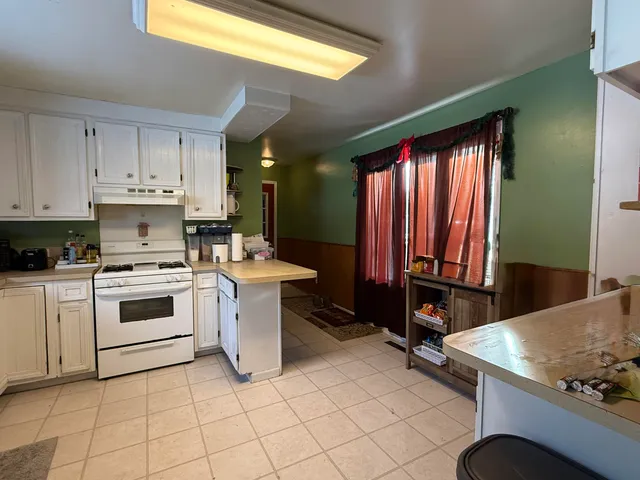 $189,900 | 236 West Main Street, Vermontville, MI 49096