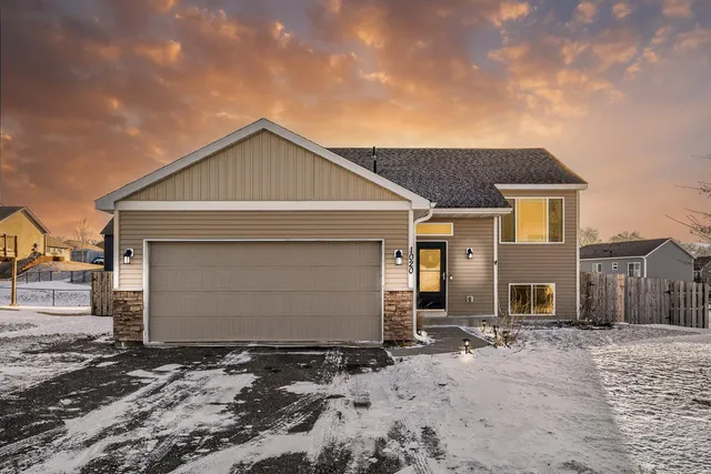 $359,900 | 1020 Fox Crossing, Young America, MN 55397