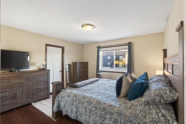 $359,900 | 1020 Fox Crossing, Young America, MN 55397