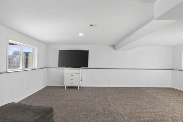 $359,900 | 1020 Fox Crossing, Young America, MN 55397