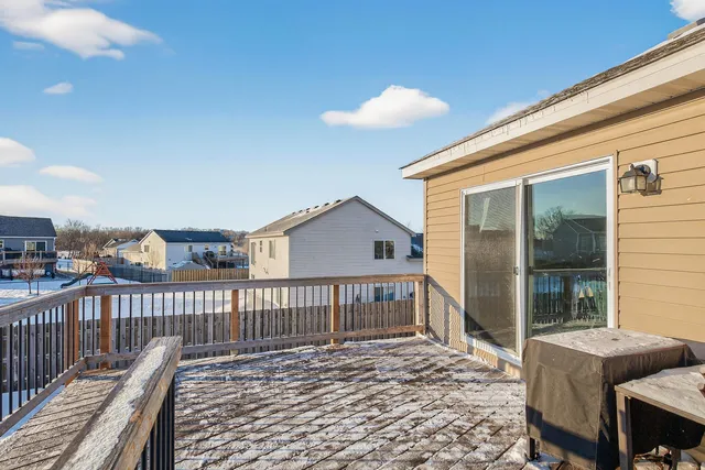 $359,900 | 1020 Fox Crossing, Young America, MN 55397