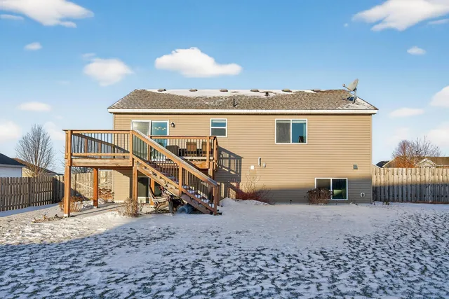 $359,900 | 1020 Fox Crossing, Young America, MN 55397