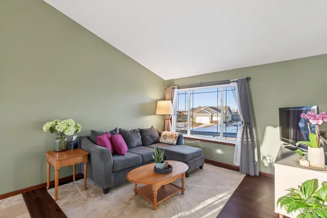 $359,900 | 1020 Fox Crossing, Young America, MN 55397