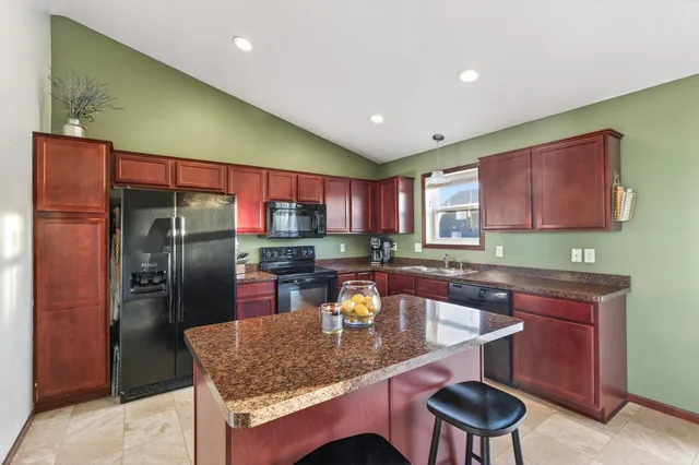 $359,900 | 1020 Fox Crossing, Young America, MN 55397