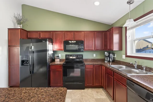 $359,900 | 1020 Fox Crossing, Young America, MN 55397