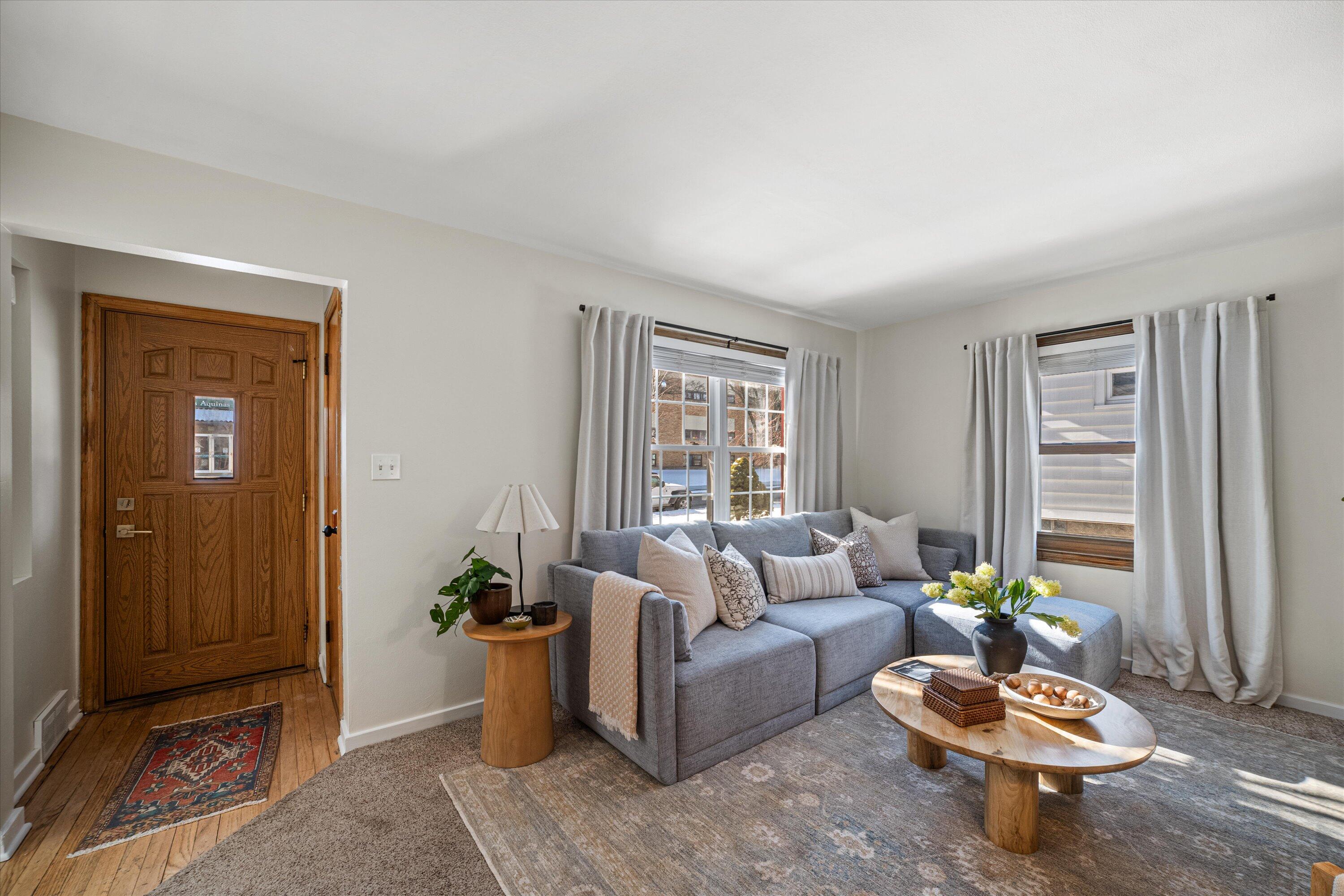 338 East Norwich Street Milwaukee, WI 53207 - Photo 3 of 42 17-P1292605