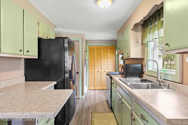 $374,900 | 4 Lakeshore Drive, Copake, NY 12516