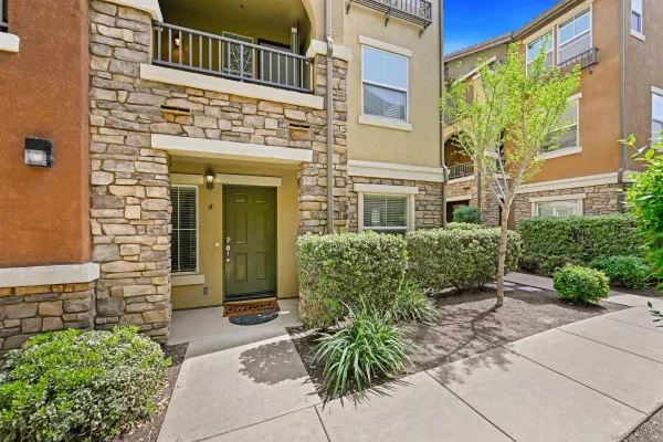 $710,000 | 8806 Apple Blossom Court, Unit 6, Santee, CA 92071
