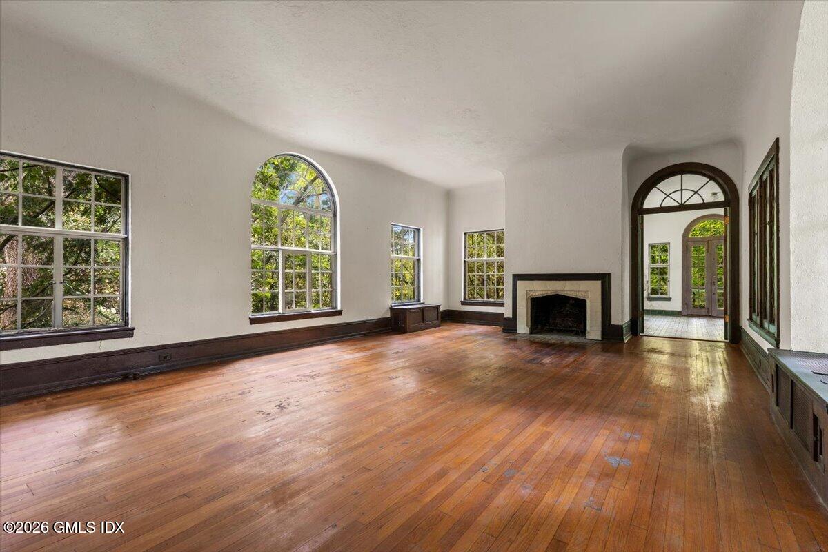 200 Old Church Road Greenwich, CT 06830 - Photo 5 of 24 Living Room