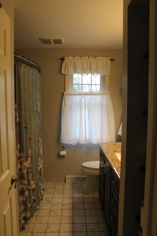 178 Oak Hollow Road Springfield, MA 01128 - Photo 12 of 21