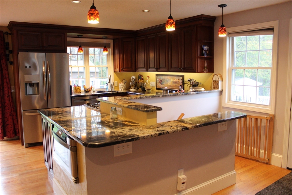178 Oak Hollow Road Springfield, MA 01128 - Photo 3 of 21