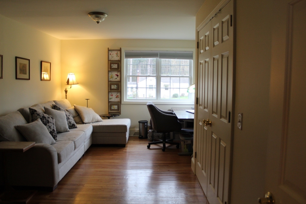 178 Oak Hollow Road Springfield, MA 01128 - Photo 5 of 21