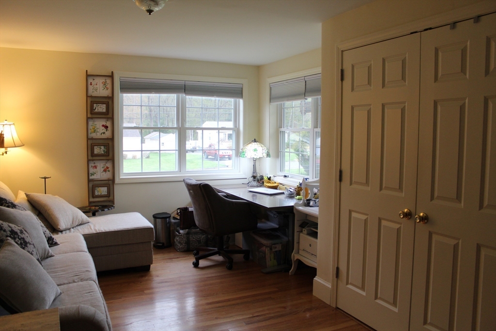178 Oak Hollow Road Springfield, MA 01128 - Photo 6 of 21