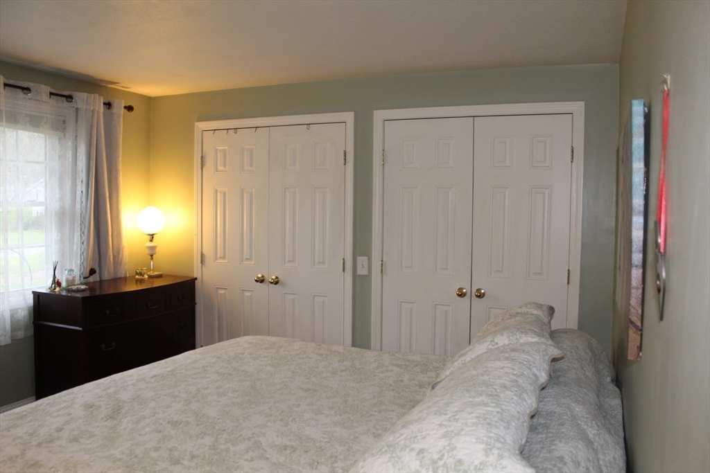 178 Oak Hollow Road Springfield, MA 01128 - Photo 9 of 21