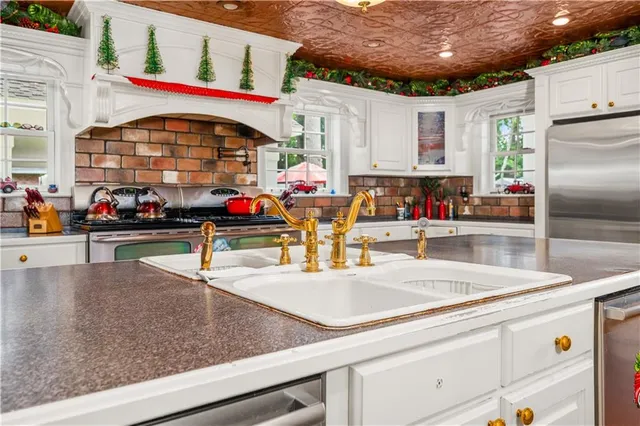 $530,000 | 4513 Woodlawn Drive, Ball, LA 71405