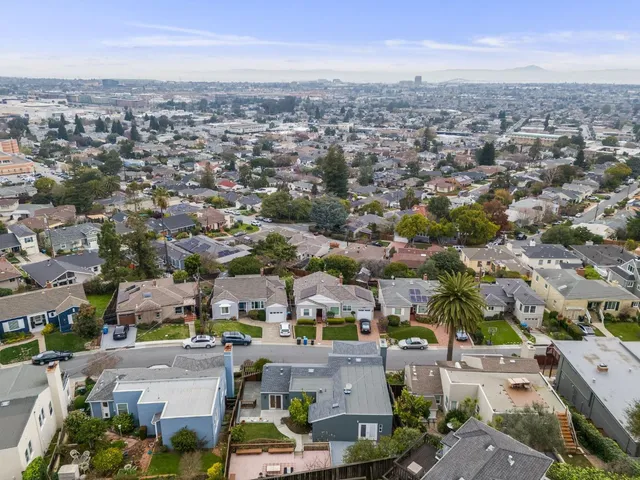 $2,048,000 | 4030 Bayview Avenue, San Mateo, CA 94403