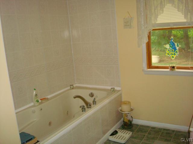 2140 Easton Road Bethlehem, PA 18015 - Photo 9 of 16 Gallery Image 9