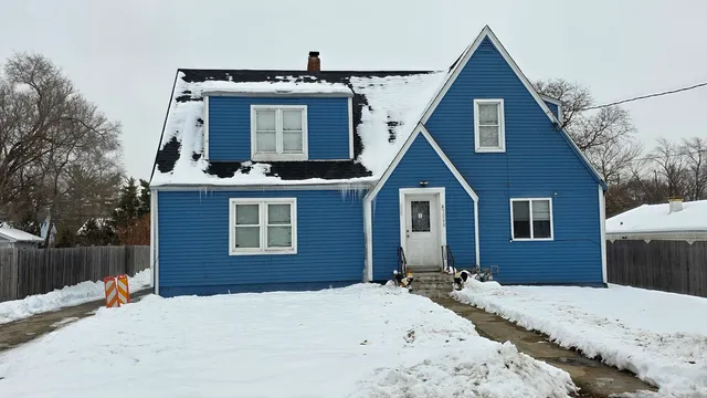 a house view with a outdoor space