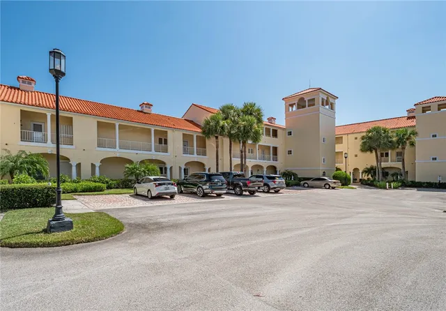 $2,200 | 5060 Harmony Circle, Unit 105, Vero Beach, FL 32967