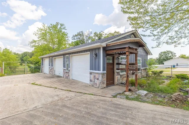 $450,000 | 547 County Road 448, Poplar Bluff, MO 63901