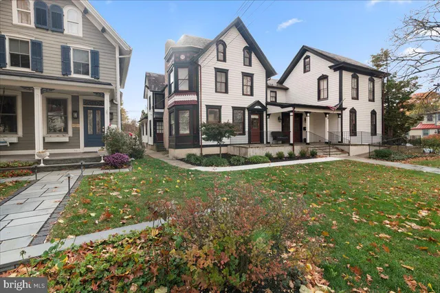 $2,950 | 182 West Court Street, Unit 180, Doylestown, PA 18901