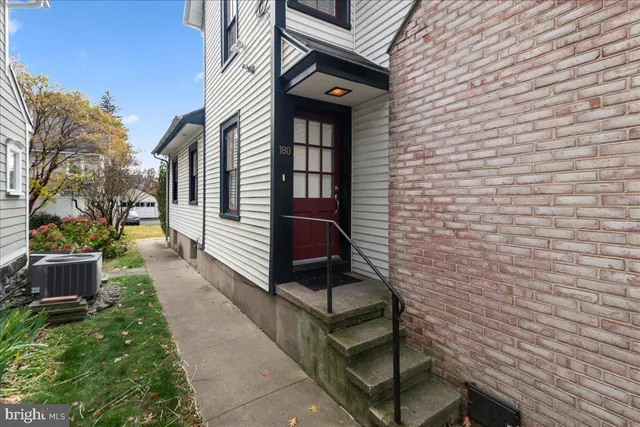 $2,950 | 182 West Court Street, Unit 180, Doylestown, PA 18901