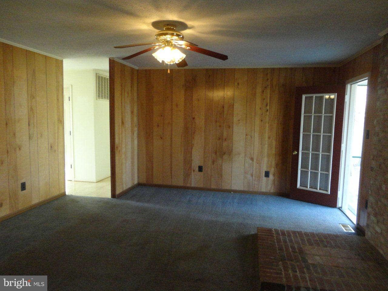 4445 Governor Almond Road Locust Grove, VA 22508 - Photo 14 of 30 Family Room