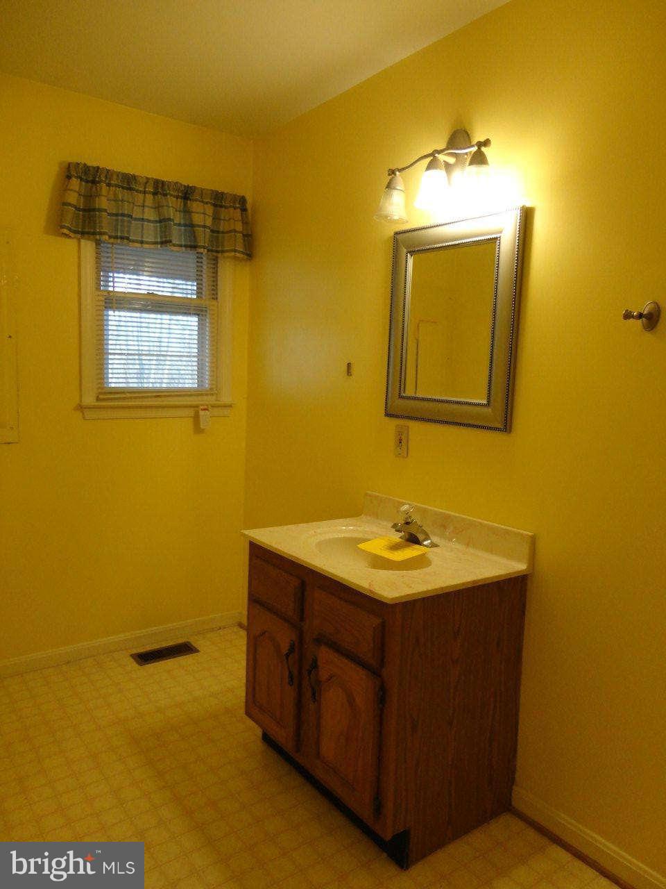 4445 Governor Almond Road Locust Grove, VA 22508 - Photo 28 of 30 Bath (Master)