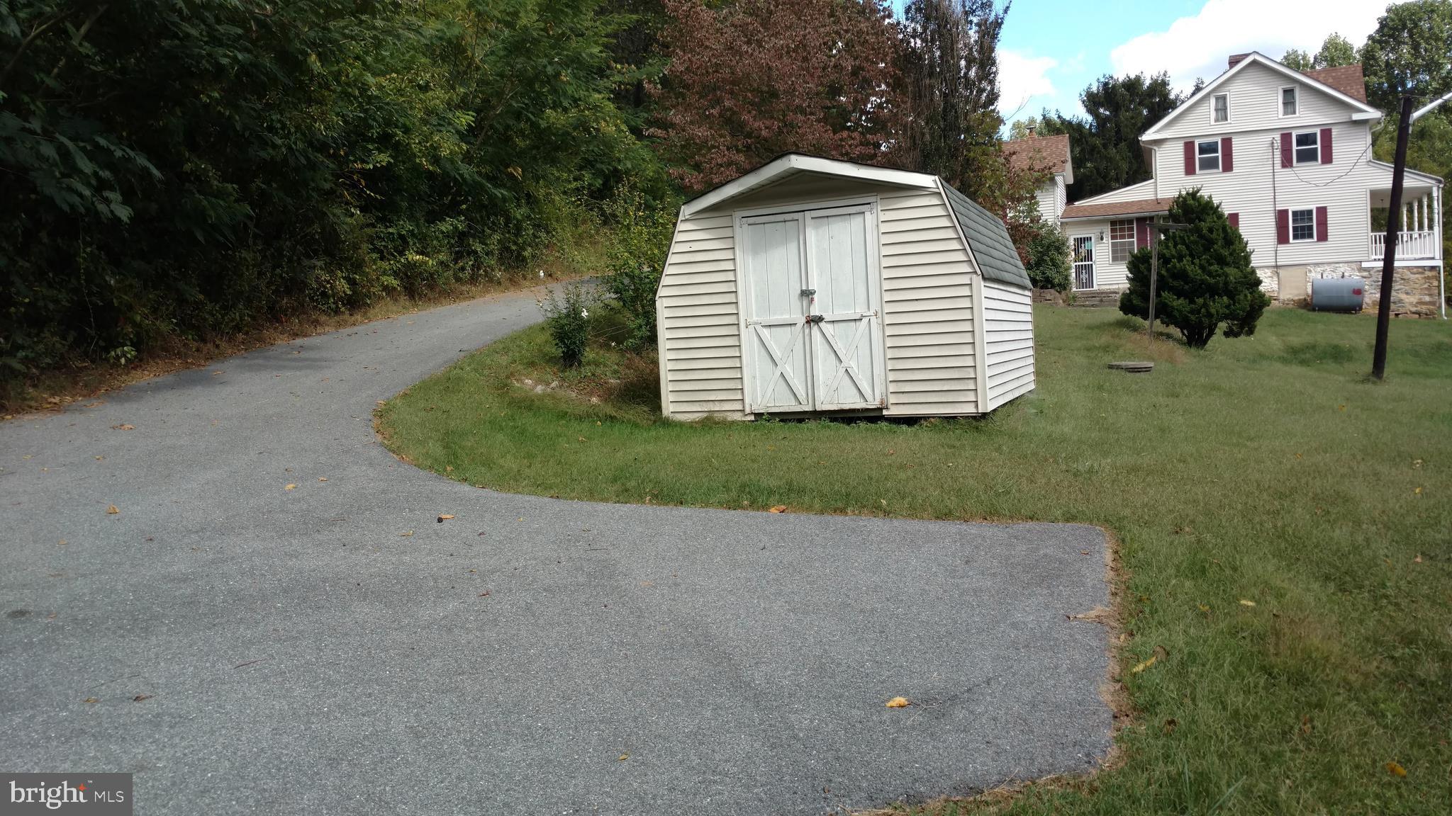 2552 Ebbvale Road Manchester, MD 21102 - Photo 4 of 39 Driveway into property