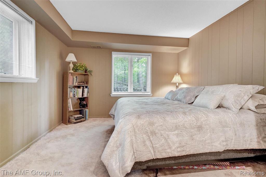 2695 Dutton Road Rochester Hills, MI 48306 - Photo 23 of 41