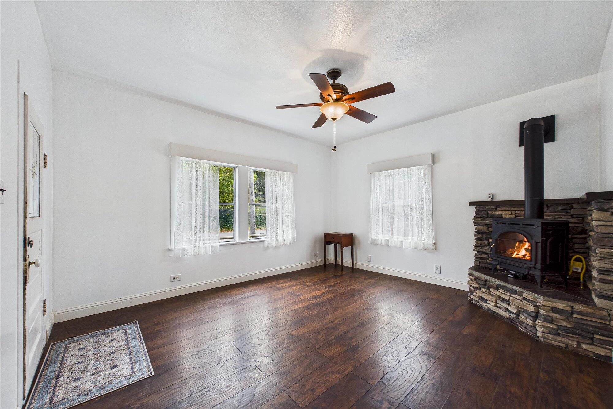 966 Pacific Avenue Rio Dell, CA 95562 - Photo 8 of 37