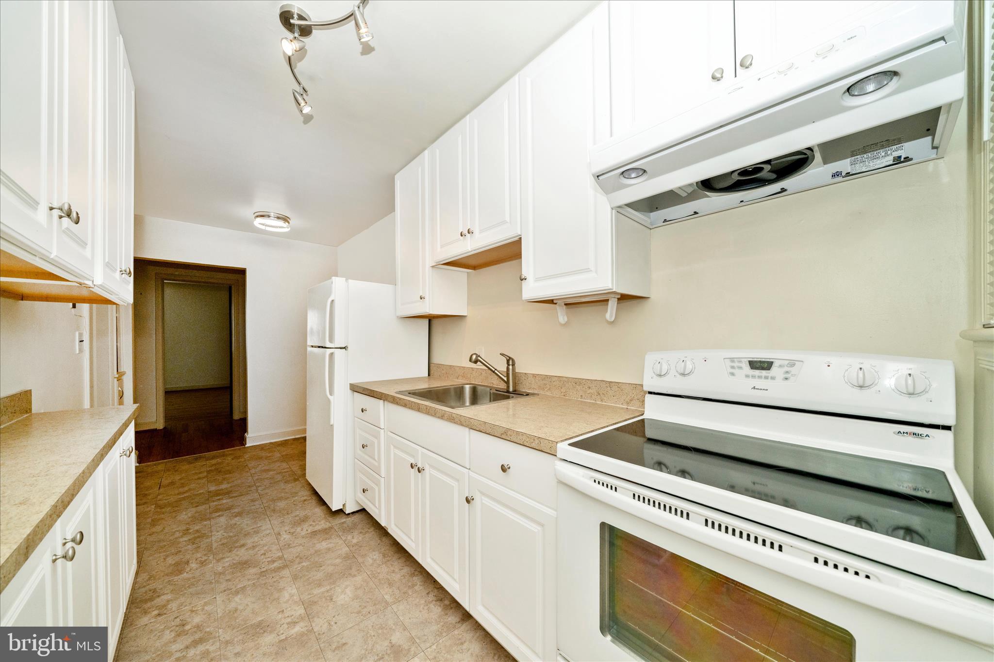 25930 Ridge Road Damascus, MD 20872 - Photo 30 of 62 Unit 4 Kitchen