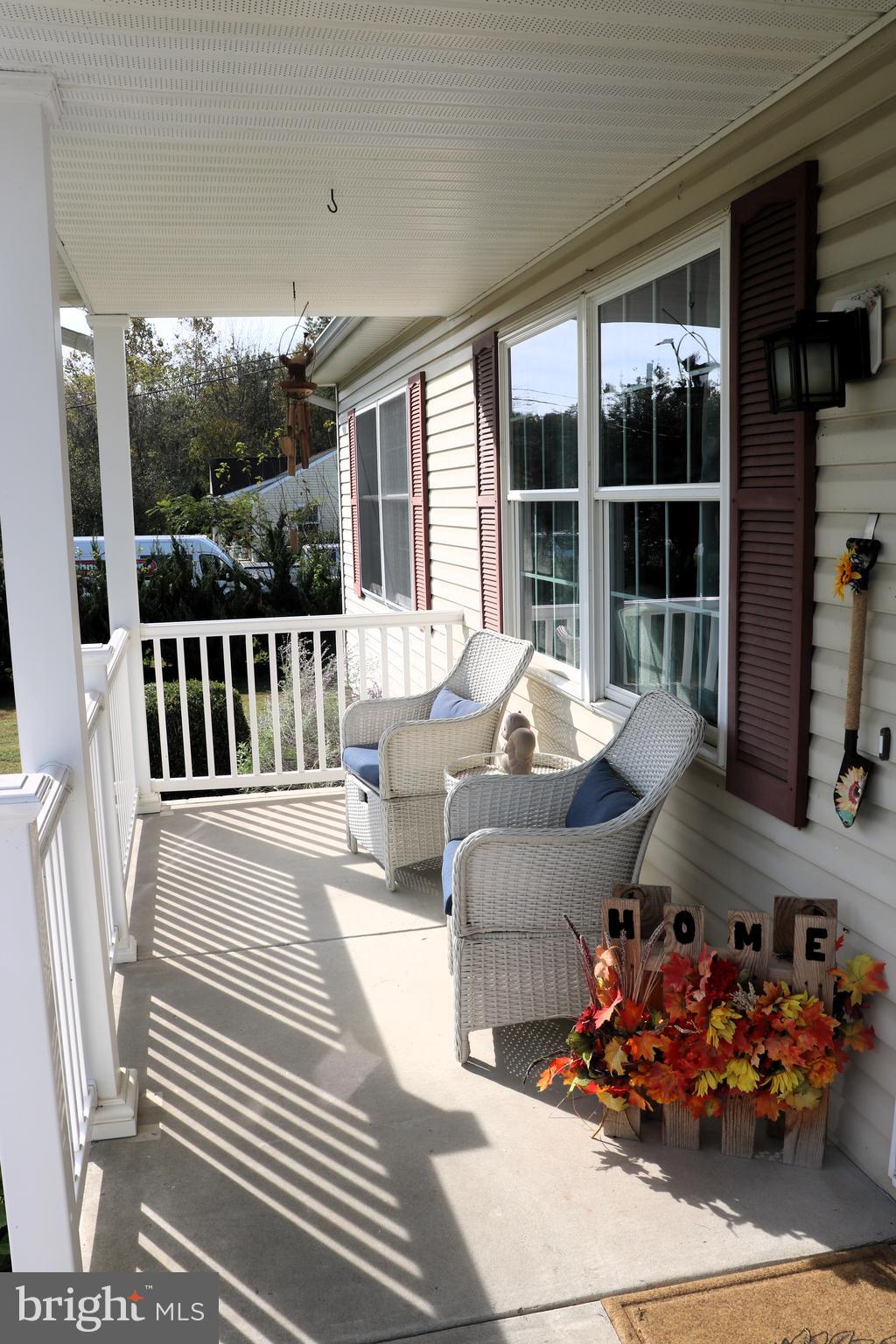 16 Kinkle Road Bridgeton, NJ 08302 - Photo 4 of 31 a living room with furniture and a large window