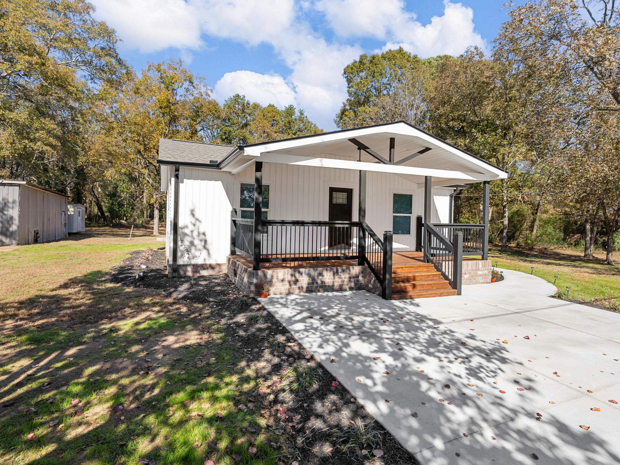 118 Strawberry Road Anderson, SC 29626 - Photo 2 of 39