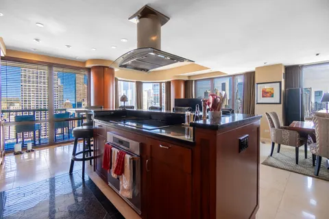 $3,000,000 | 111 West Maple Street, Unit 34023404, Chicago, IL 60610
