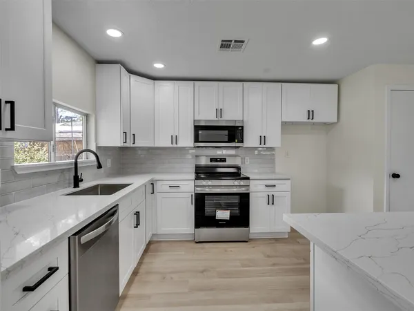 $2,000 | 215 Sparkling Water Drive, Huffman, TX 77336
